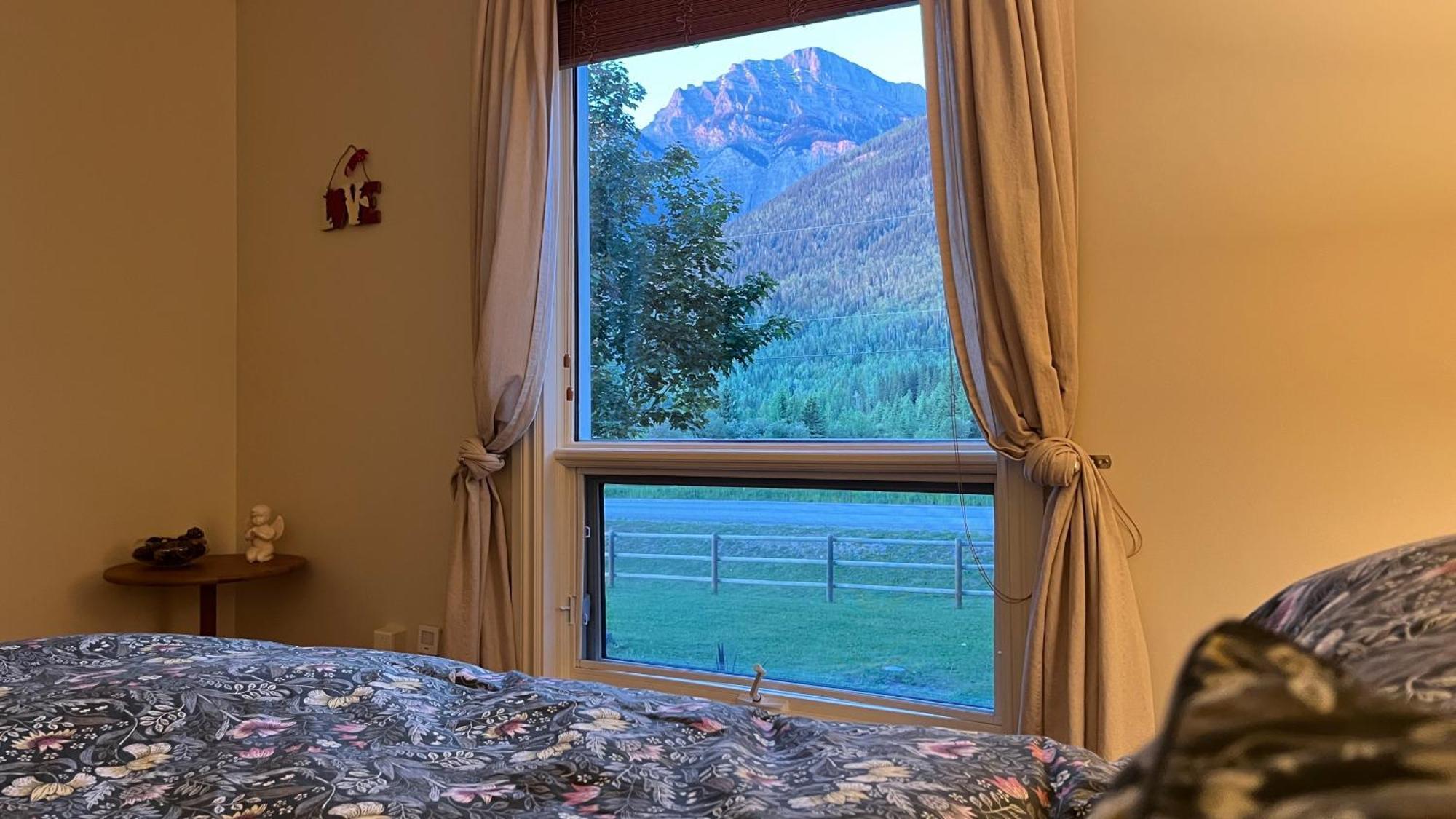 Bear Paw Lodge Golden Exterior photo